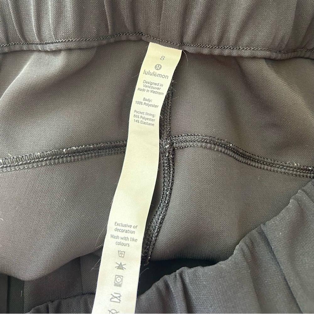 Lululemon High-Rise Cinchable Waist Shorts with Pockets - Picture 4 of 9